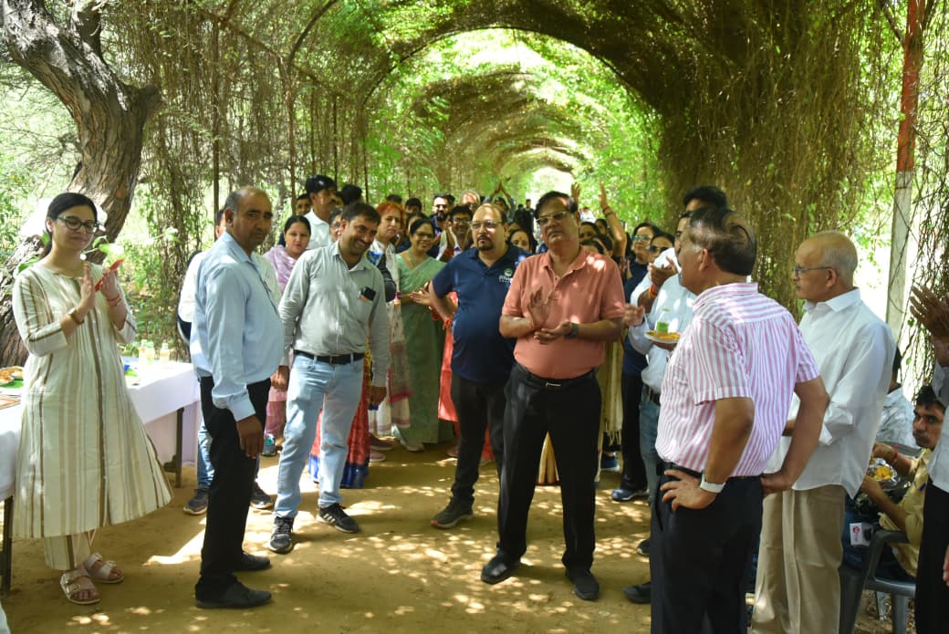 सीकर शहर के स्मृति वन में बने हुए वॉकवे को एशिया बुक ऑफ़ रिकॉर्ड्स ने सर्टिफिकेट दिया है।
