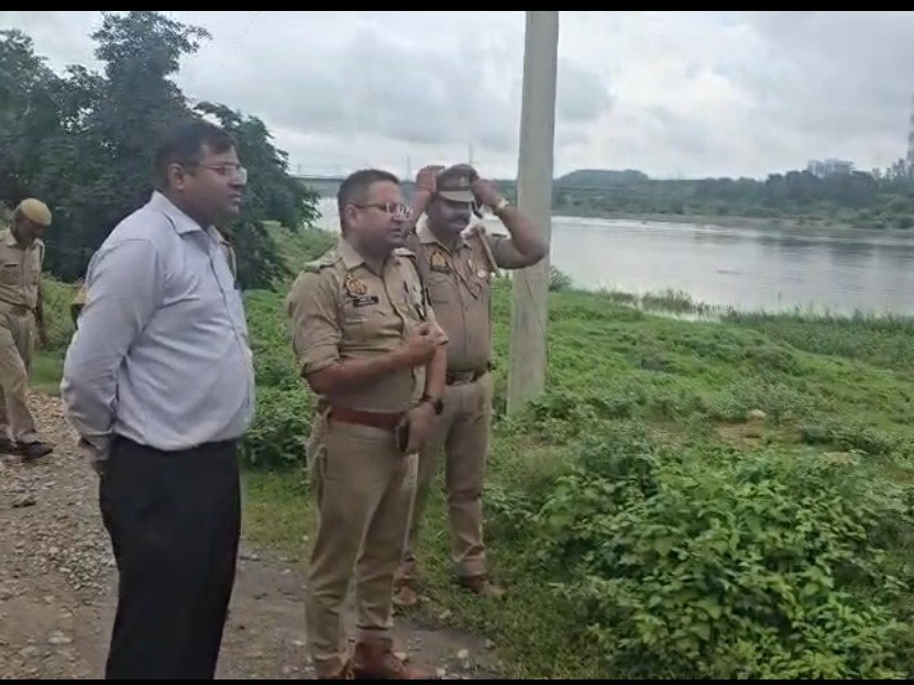 तेज बारिश से नदियों और बांधों का जलस्तर तेजी से बढ़ा है।