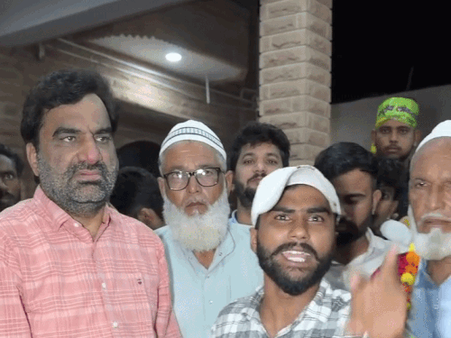 नागौर में आरएलपी प्रमुख हनुमान बेनीवाल के समर्थन में नारेबाजी करता समर्थक।