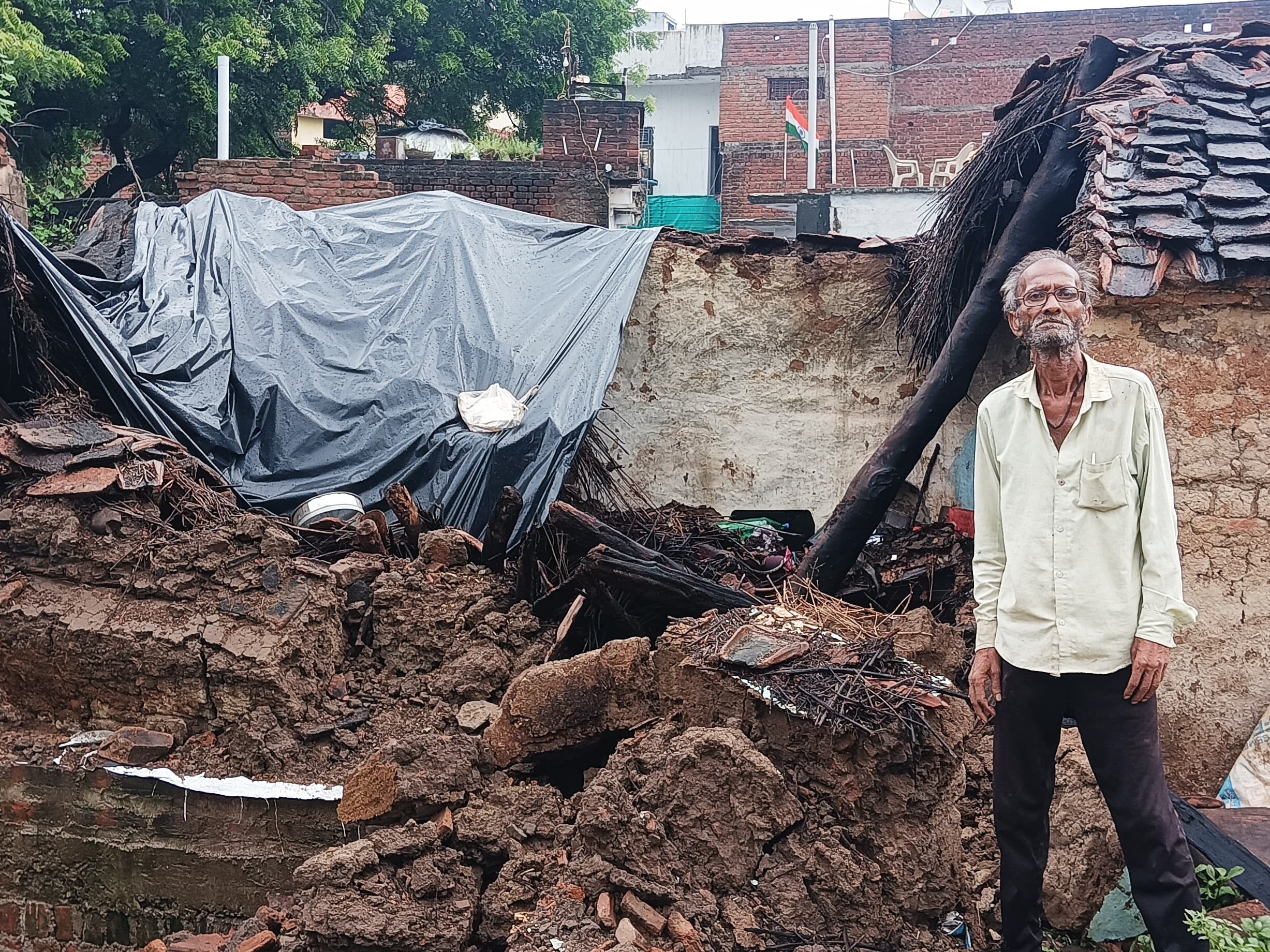 Jhansi House Collapse | Abdul Shaheed Home Damaged In Sakrar Rain