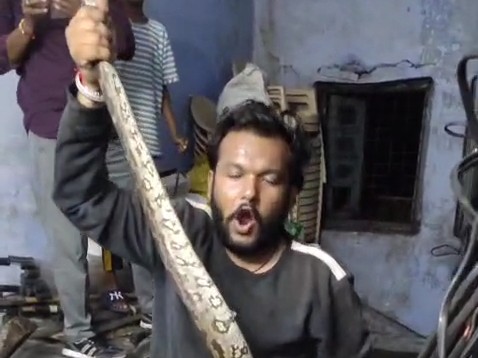 Python Police Perfum Prayagraj GRP Police Lines Python Rescue | Ankit Tarzan Saves Snake