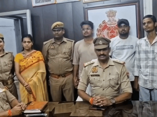 पुलिस की गिरफ्त में आरोपी पत्नी, प्रेमी और उसके दो साथी।