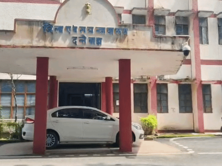 आय से अधिक संपत्ति के मामले में स्पेशल कोर्ट ने DEO को दोषी माना है।