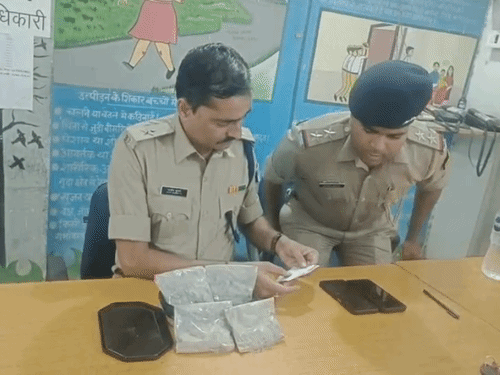 जानकारी देती पुलिस।