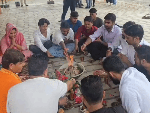 उत्तराखंड के हल्द्वानी में कांग्रेस अध्यक्ष मल्लिकार्जुन खड़गे की 8 अगस्त की रैली के बाद रामलीला मैदान में हुए कथित 'शुद्धिकरण' (हवन-पूजन) किया गया था।