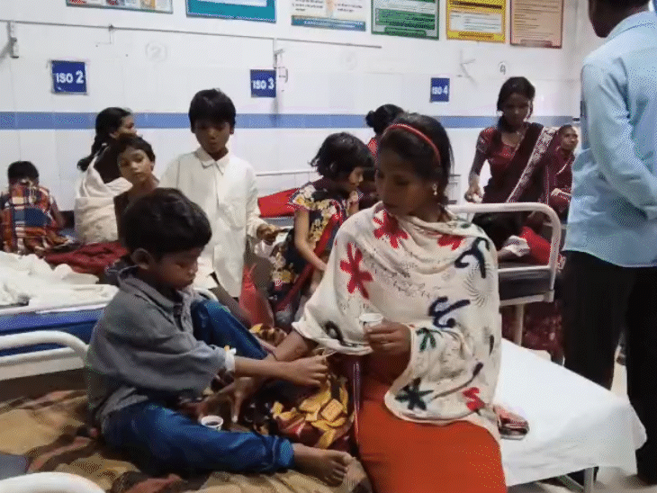 उल्टी-दस्त से पीड़ित बच्चों को अस्पताल में भर्ती कराया।