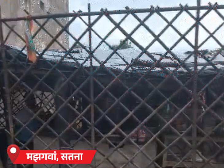 पालदेव ग्राम पंचायत में सड़कों और घरों में पानी भर गया।