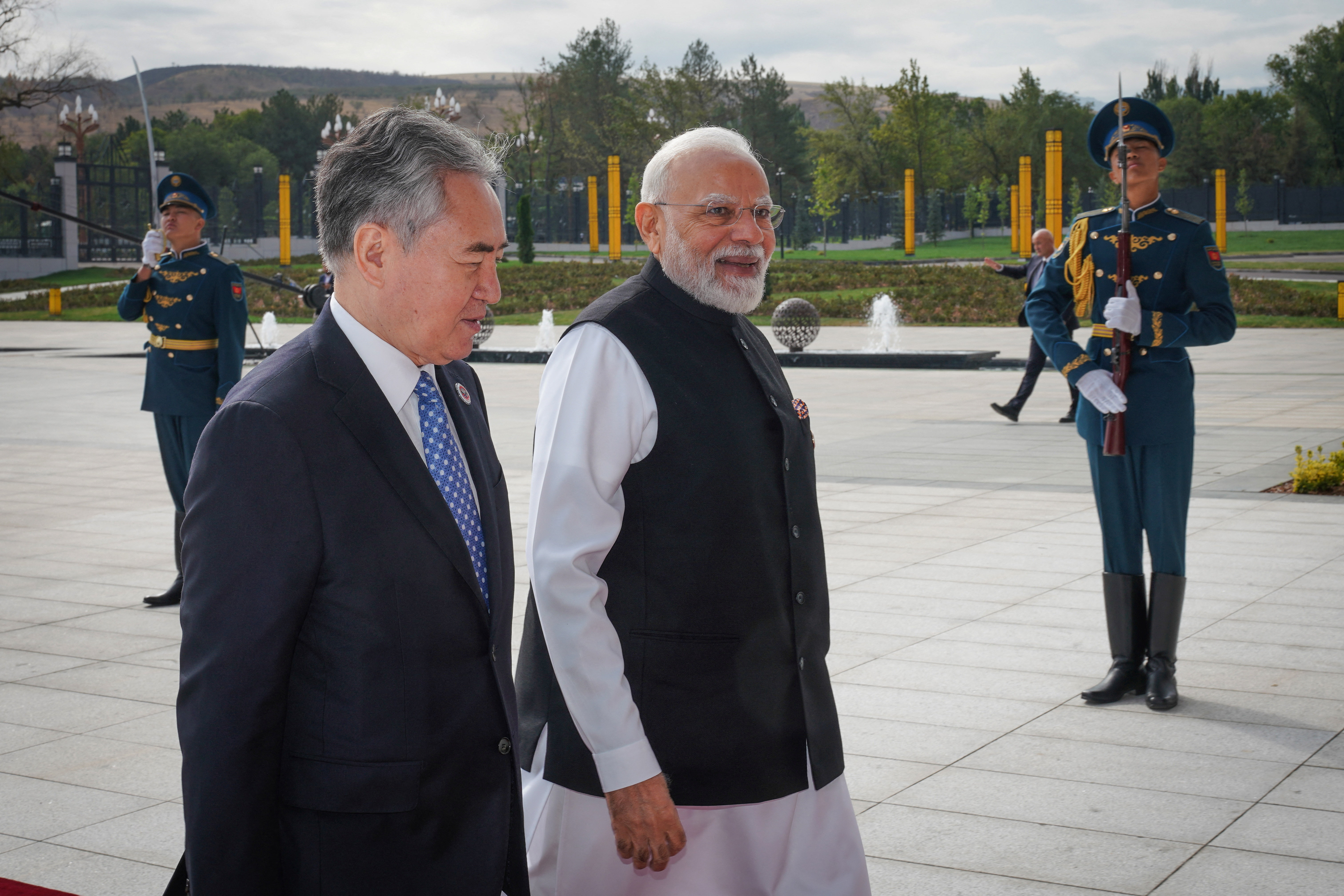 पीएम मोदी मंगलवार सुबह बिश्केक में SCO समिट में शामिल होने के लिए पहुंचे।