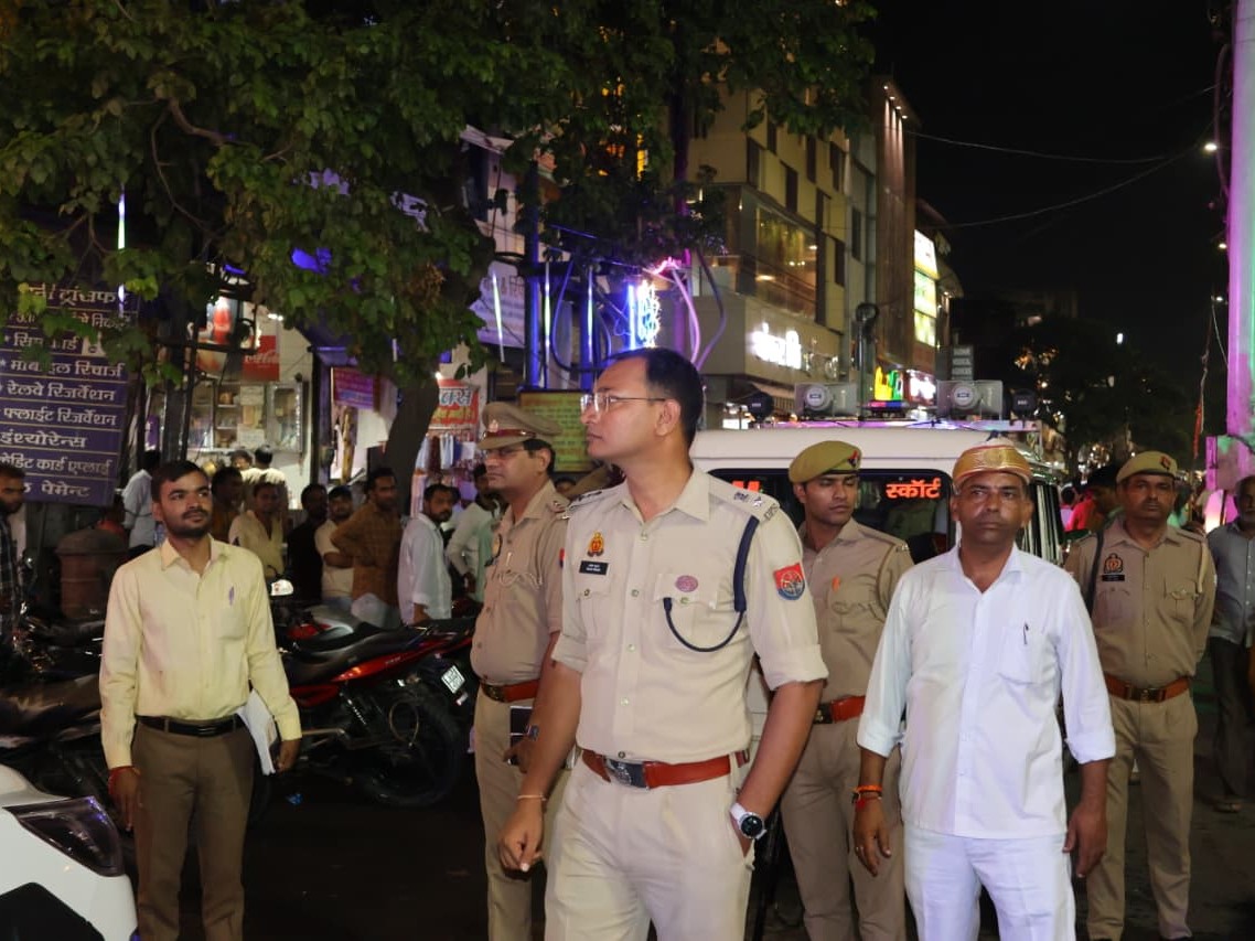उत्तर प्रदेश के मुख्यमंत्री योगी आदित्यनाथ के मथुरा आगमन को लेकर बुधवार देर शाम करीब 9 बजे श्रीकृष्ण जन्मस्थान के आसपास सुरक्षा व्यवस्था जांची गई।