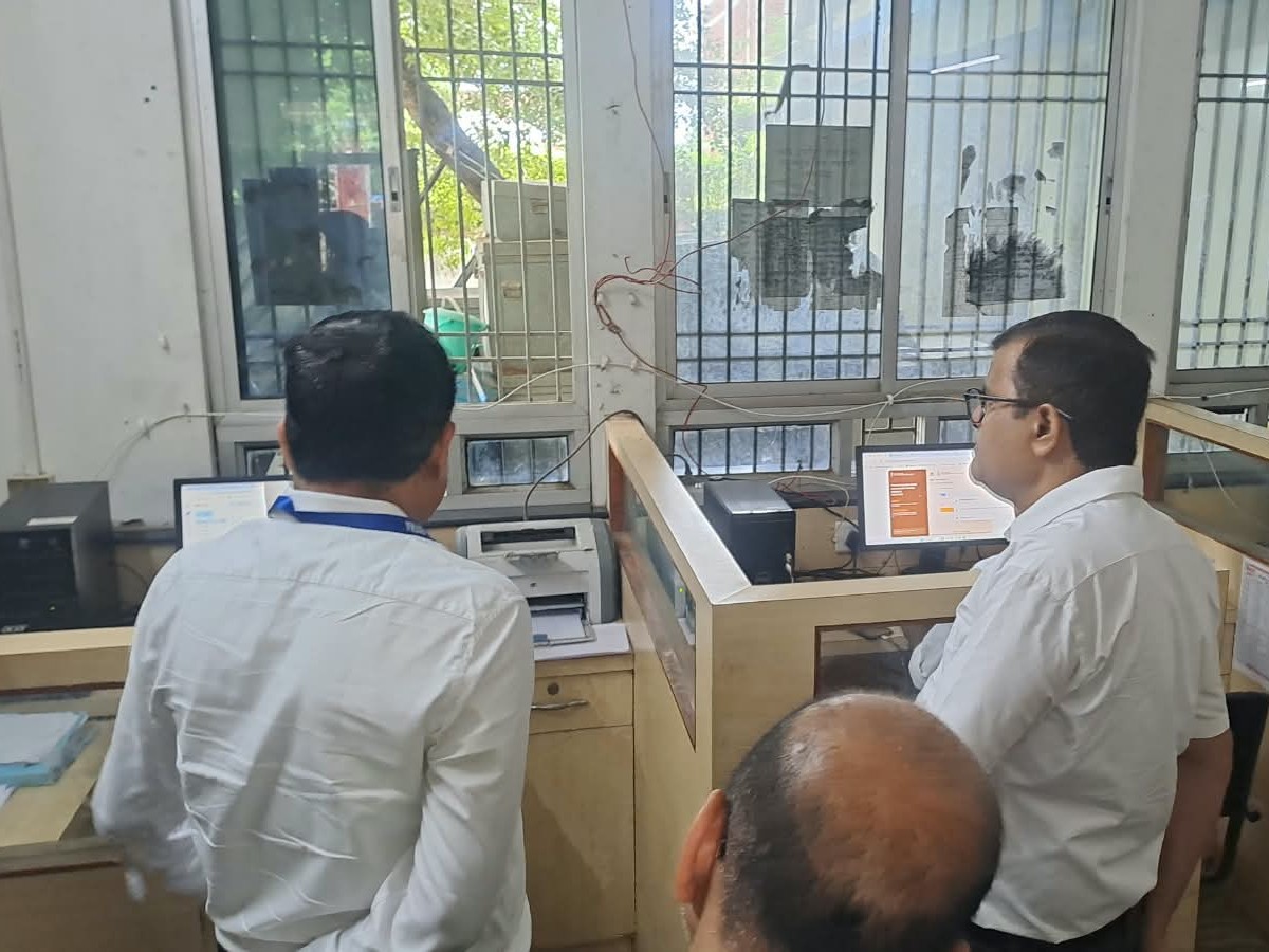 प्रमंडलीय आयुक्त बनने के बाद पहली बार पहुंचे, विभागों का निरीक्षण कर लंबित मामलों की जानकारी ली|बिहटा,Bihta - Dainik Bhaskar