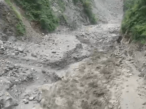 The river suddenly overflowed in Papadgad, Uttarkashi.