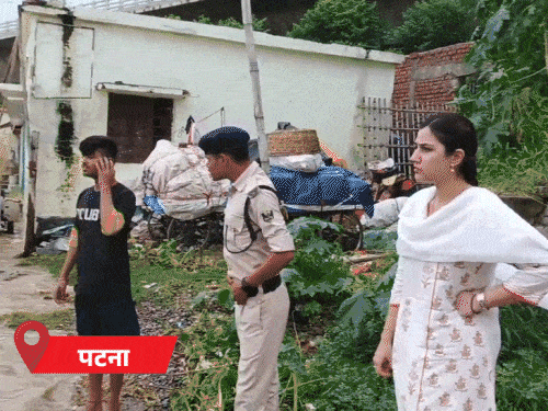 पटना में खतरे के निशान से 2 फीट ऊपर गंगा, निरीक्षण करने पहुंचीं IAS कशिश|पटना,Patna - Dainik Bhaskar