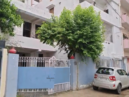 पुनाईचक में इसी घर को चोरों ने निशाना बनाया