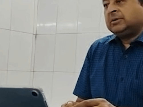 सर्टिफिकेट बनाने वाले ने वीडियो बनाकर वायरल कर दिया।