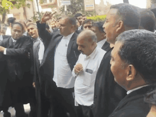 लेटर सामने आने के बाद एक्टिंग सीजे संजीव प्रकाश शर्मा के खिलाफ 31 अगस्त को जयपुर में वकीलों ने नारेबाजी की थी।
