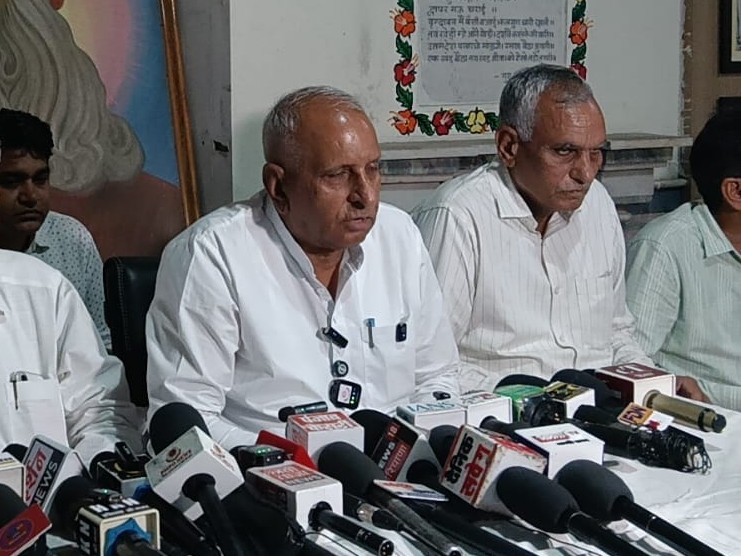 कार्यक्रम की जानकारी देते हुए प्रधान जगदीशचंद कड़वासरा।