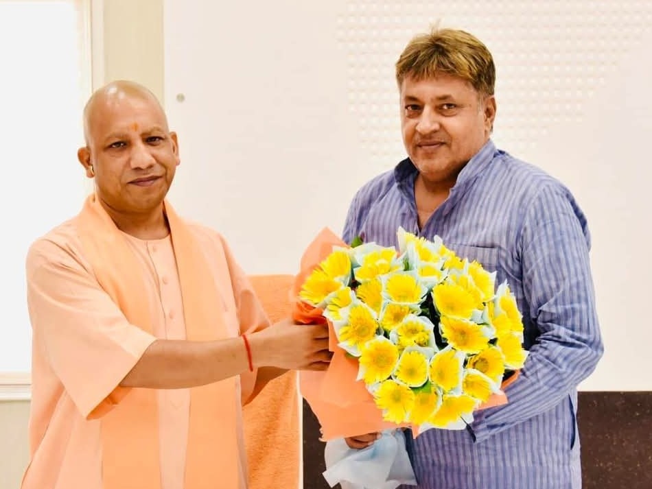 सीएम योगी के साथ अनिल शर्मा (फाइल फोटो)