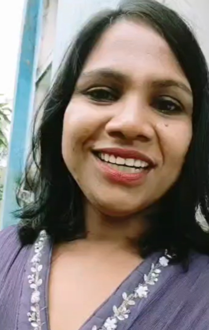 टीचर निर्मला कोमल ने ऑनलाइन अटेंडेंस का विरोध किया।