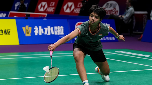 तन्वी शर्मा ने डेनमार्क की अमाली शुल्ज को सीधे गेम में 21-16, 21-17 से हराकर अगले राउंड में जगह बनाई।