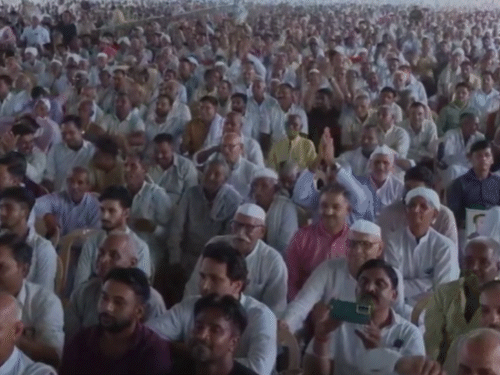 आयोजन स्थल पर 7 से 8 हजार लोगों की भीड़ मौजूद रही।