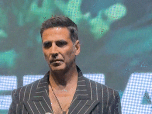 Abhishek Bachchan had mentioned that Akshay Kumar does not work more than 8 hours.