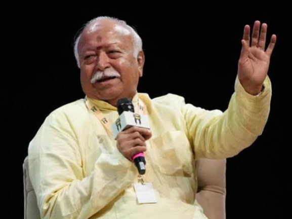 मोहन भागवत अमेरिका, ब्रिटेन और कनाडा दौरे पर हैं।- फाइल फोटो। - Dainik Bhaskar