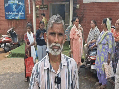 जंडियाला गुरु से पहुंचे पीड़ित सोम दाता।