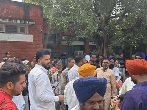 पंजाब भर से पहुंचे ठगी के शिकार लोगों ने करीब 150 शिकायतें सौंपी हैं।