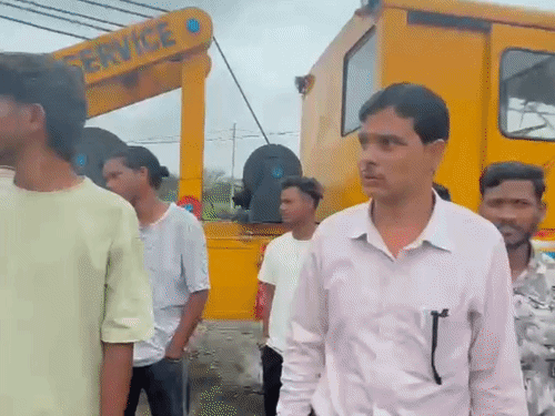 गुरुवार सुबह थाने पहुंचे थे ग्रामीण।