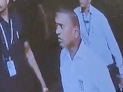 मारपीट की घटना CCTV में रिकॉर्ड हुई है।