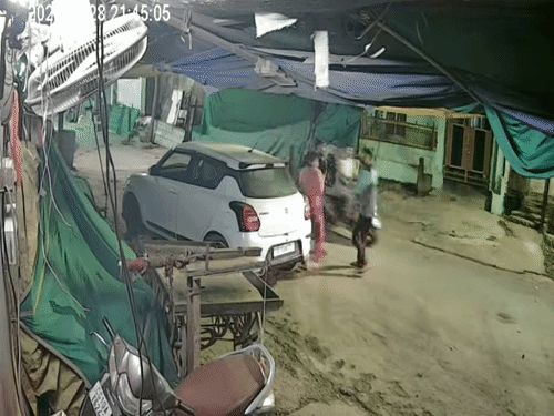 घटना वाले दिन CCTV फुटेज में आरोपी साफ तौर पर नजर आ रहा है।