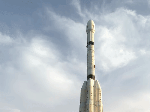 GSLV-F17 श्रीहरिकोटा के लॉन्चपैड तक ले जाया जा रहा है।