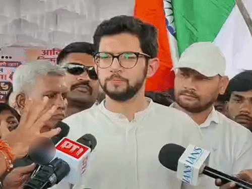 आदित्य ठाकरे महाराष्ट्र के पूर्व मुख्यमंत्री उद्धव ठाकरे के बेटे हैं। - Dainik Bhaskar