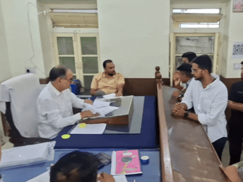सीकर में सुबह से ही नामांकन वापसी का दौर जारी हो गया था।