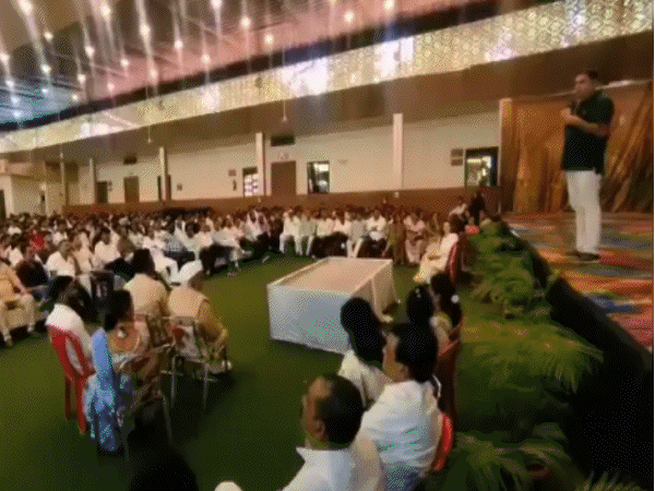 राहुल गांधी के प्रोग्राम के लिए सज्जन वर्मा को मंत्री विजयवर्गीय को न्योता देने को कहा गया है।