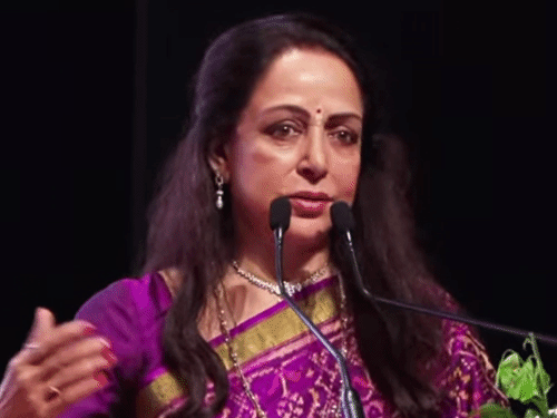 शिलान्यास कार्यक्रम में मथुरा सांसद हेमा मालिनी ने कहा-श्री स्वामी हरिदास प्रेक्षागृह कलाकारों के लिए वरदान साबित होगा।