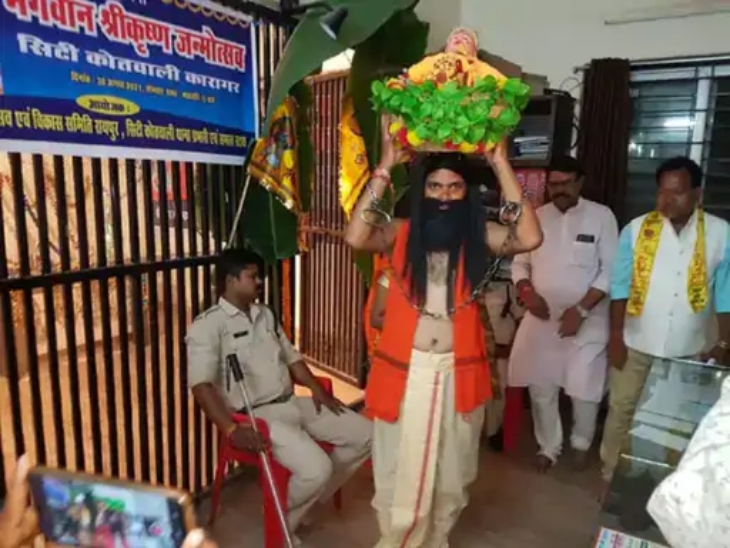 कारागार में जन्म के बाद इस तरह निकलेंगे वासुदेव। (फाइल फोटो)