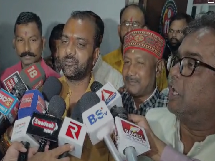 बीजेपी पार्षदों ने शिकायत करके कार्रवाई की मांग की है।