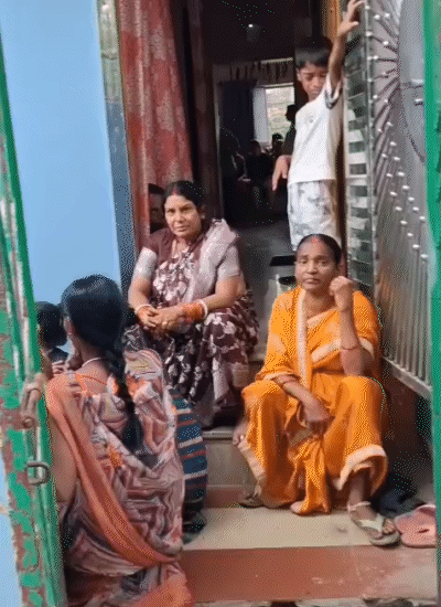 घर में आने-जाने का मुख्य द्वार।