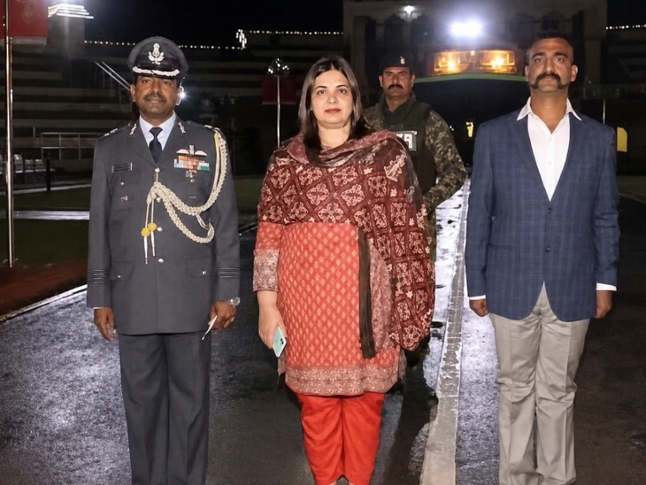 1 मार्च 2019 की रात अभिनंदन पाकिस्तान से भारत पहुंच चुके थे।