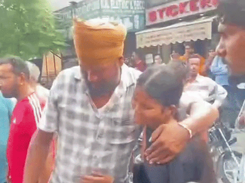 मौके पर विलाप करते मृतकों के परिजन