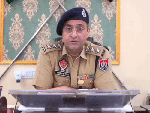 घटना की जानकारी देते ACP सेंट्रल अमृतसर सुरिंदर सिंह।