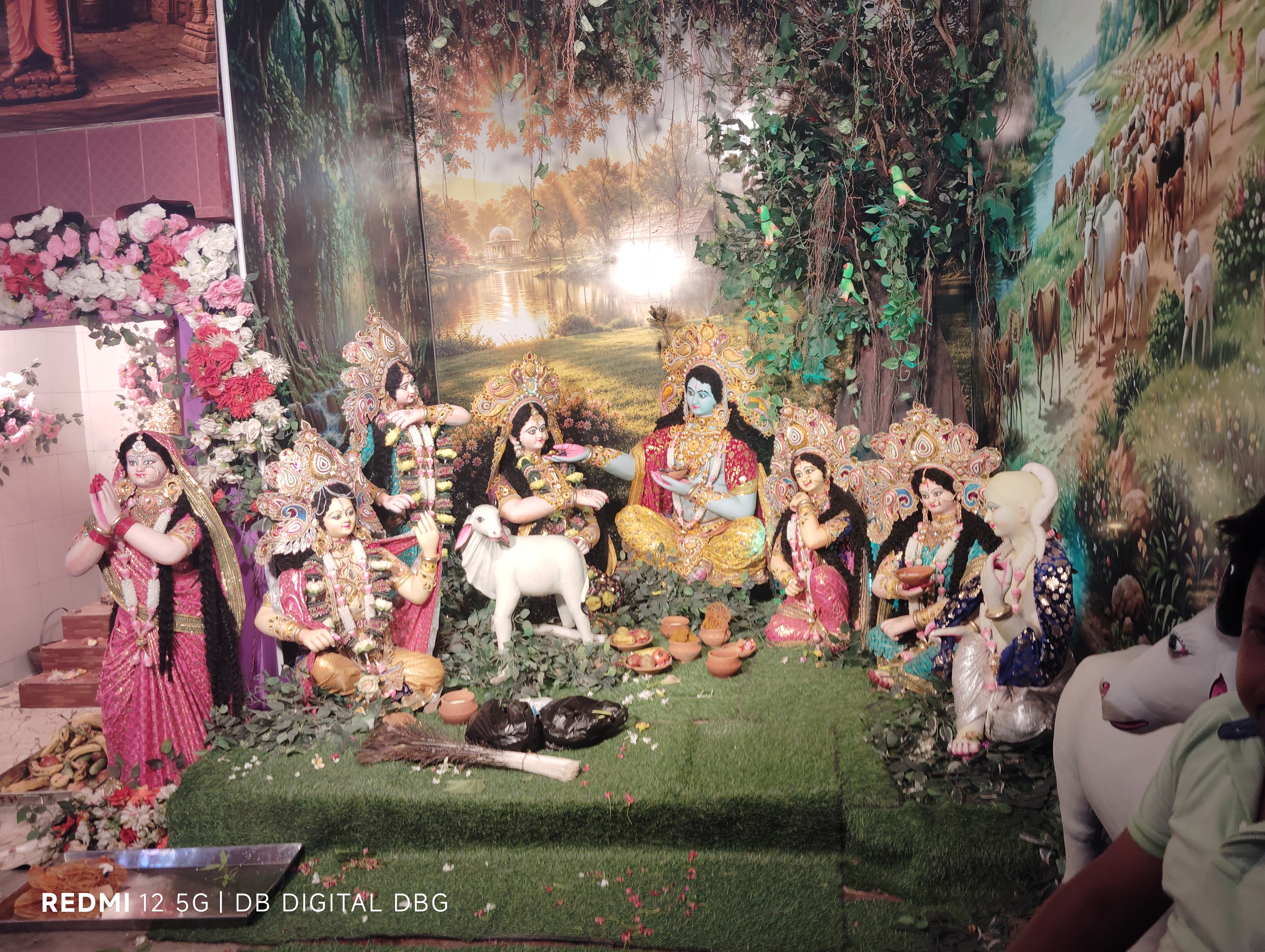 श्रीकृष्ण की भव्य प्रतिमा।