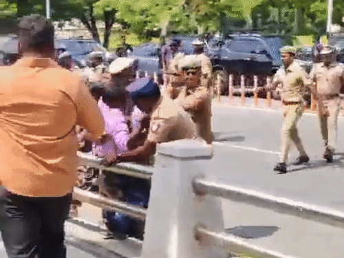 परिजनों का आरोप था कि 6 पुलिसकर्मियों पर केस दर्ज होने के बावजूद कार्रवाई नहीं हुई। पुलिस ने 8 लोगों को हिरासत में लिया।