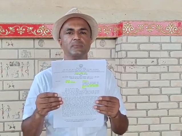 RTI कार्यकर्ता निकेश कुमार झा ।
