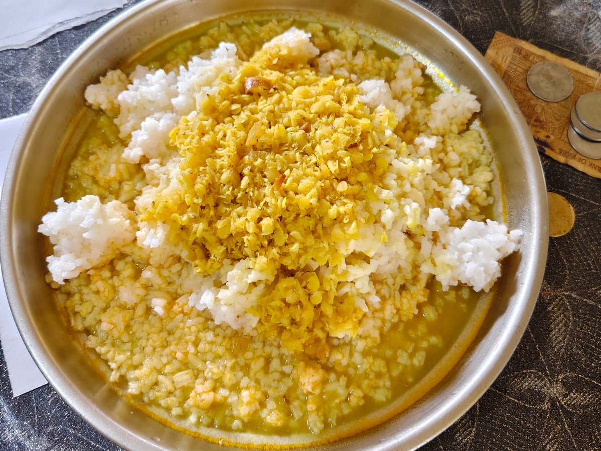 पेरेंट्स ने मिड-डे-मील को लेकर भी सवाल उठाए हैं।