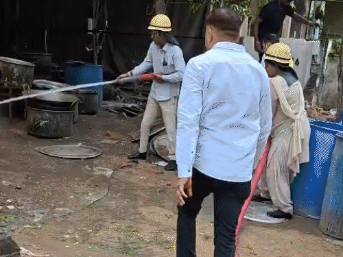 कॉन्स्टेबल ने जलते सिलेंडर को बाहर फेंका; श्रद्धालुओं की बचाई जान|जयपुर,Jaipur - Dainik Bhaskar