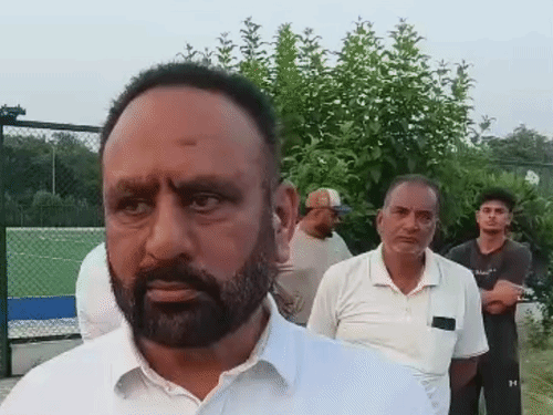 ओलिंपियन मनदीप सिंह के पिता और क्लब सदस्य रविंद्र सिंह।