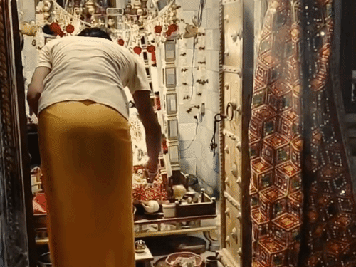 दिव्य प्रतिमा को नागा साधु सिंगरावट लाए थे।