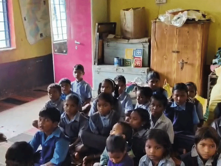 ज्ञान ज्योति प्राथमिक शाला कामारपारा में करीब 24 बच्चे पढ़ते हैं।